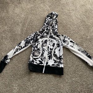 Lululemon jacket size 6